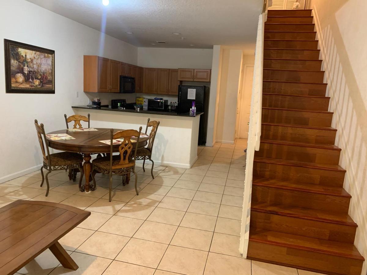 Bedroom Suite In Lauderdale Lakes Townhome フォート・ローダーデール エクステリア 写真