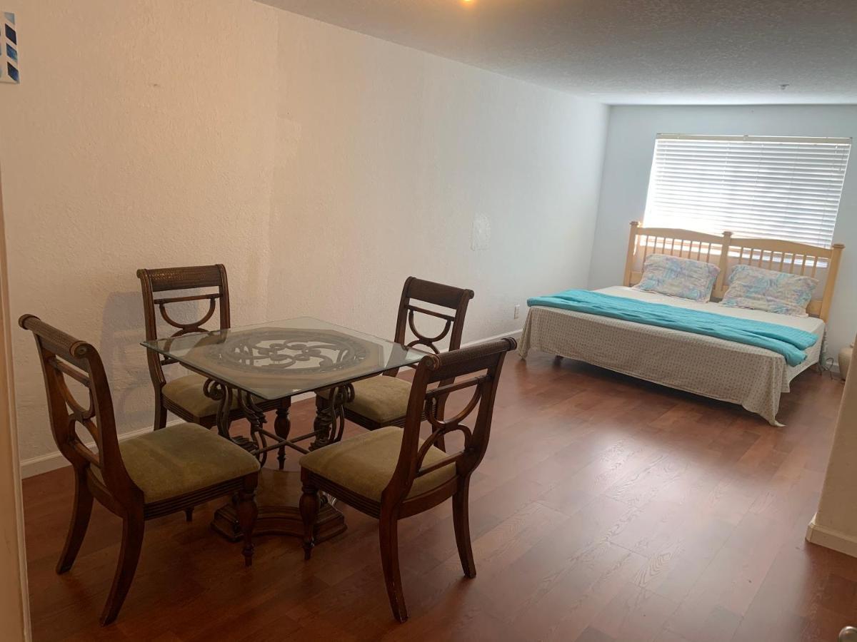 Bedroom Suite In Lauderdale Lakes Townhome フォート・ローダーデール エクステリア 写真