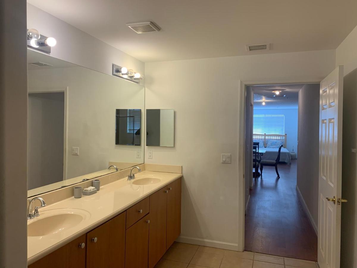 Bedroom Suite In Lauderdale Lakes Townhome フォート・ローダーデール エクステリア 写真