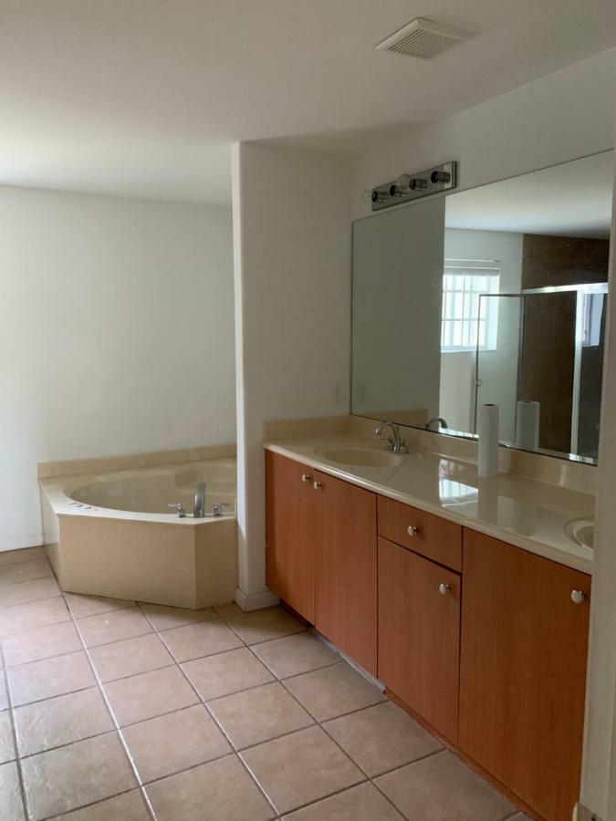 Bedroom Suite In Lauderdale Lakes Townhome フォート・ローダーデール エクステリア 写真