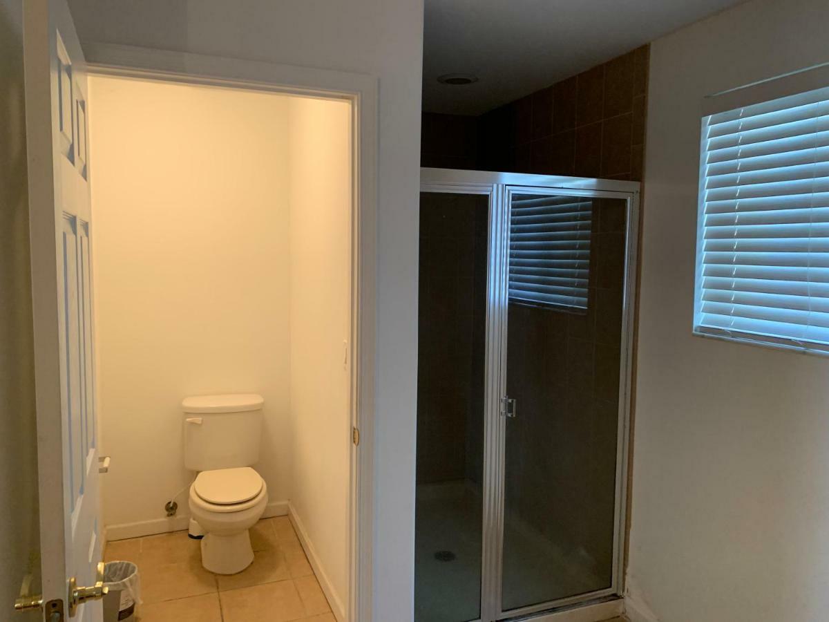 Bedroom Suite In Lauderdale Lakes Townhome フォート・ローダーデール エクステリア 写真