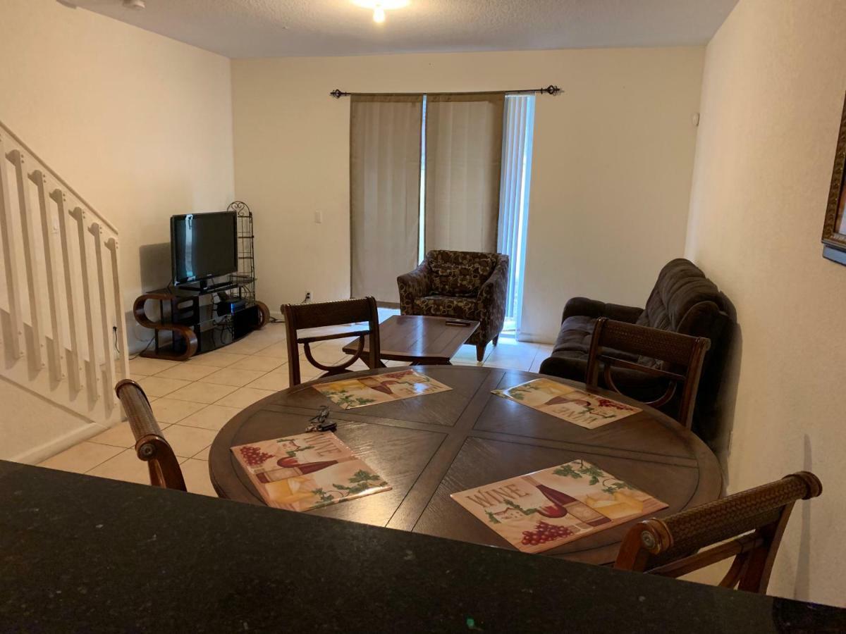 Bedroom Suite In Lauderdale Lakes Townhome フォート・ローダーデール エクステリア 写真