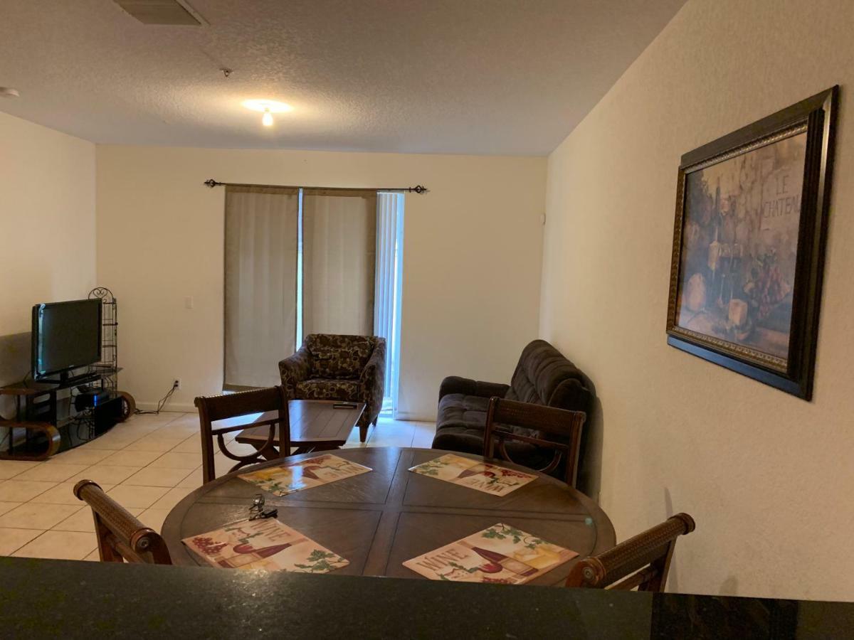 Bedroom Suite In Lauderdale Lakes Townhome フォート・ローダーデール エクステリア 写真