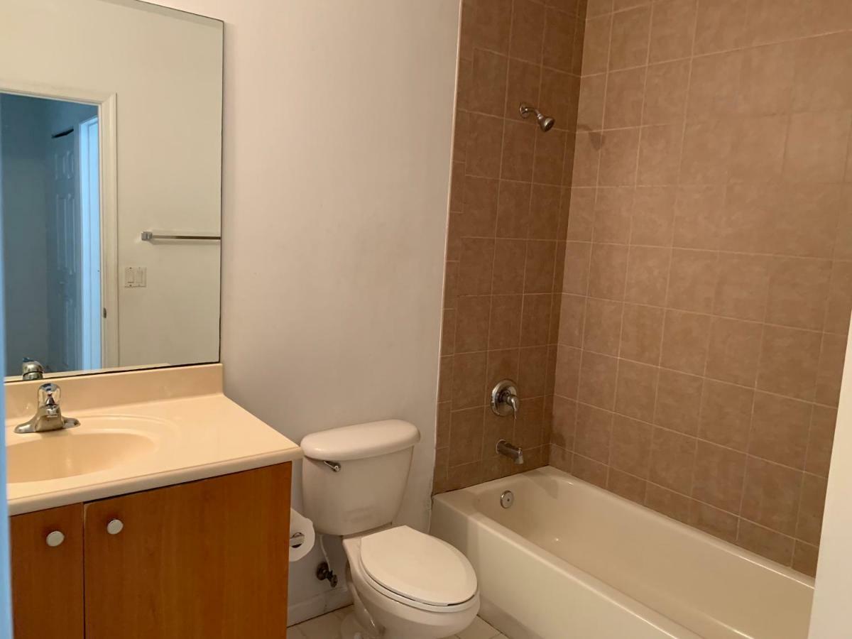 Bedroom Suite In Lauderdale Lakes Townhome フォート・ローダーデール エクステリア 写真